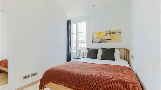 Apartments in Barcelona Eixample - photo 2