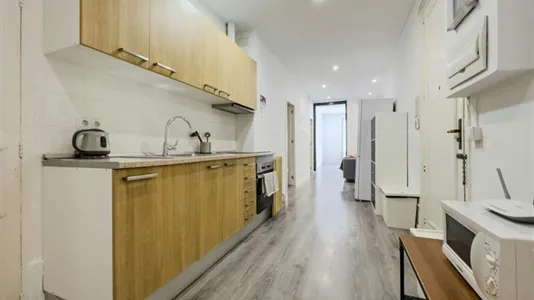 Rooms in Barcelona Eixample - photo 9