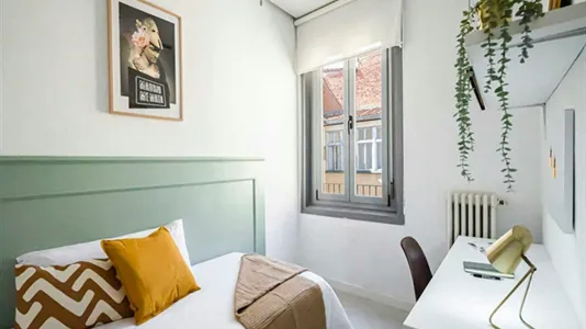 Rooms in Madrid Centro - photo 9