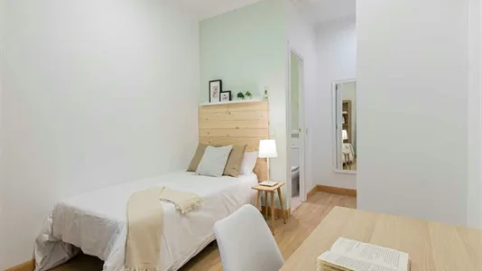 Rooms in Madrid Centro - photo 1