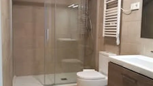 Rooms in Barcelona Ciutat Vella - photo 9