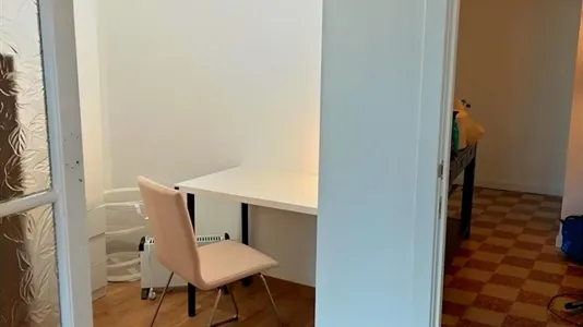 Rooms in Barcelona Ciutat Vella - photo 4