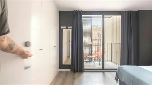 Rooms in Barcelona Ciutat Vella - photo 3