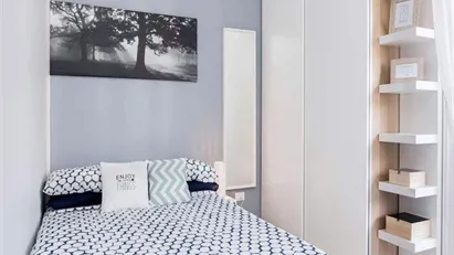 Room for rent in Milano Zona 6 - Barona, Lorenteggio, Milan
