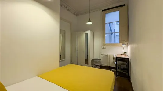 Rooms in Barcelona Eixample - photo 2