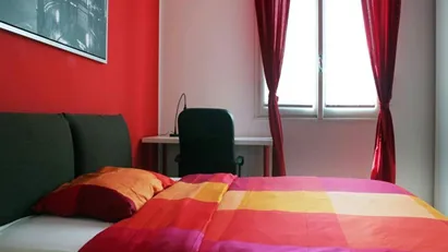 Room for rent in Milano Zona 6 - Barona, Lorenteggio, Milan