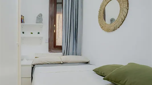 Rooms in Barcelona Ciutat Vella - photo 3