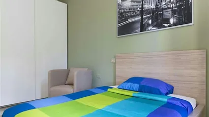 Room for rent in Milano Zona 6 - Barona, Lorenteggio, Milan