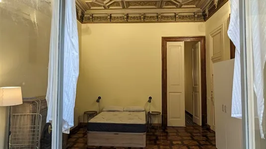 Rooms in Barcelona Ciutat Vella - photo 7