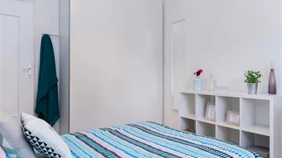 Room for rent in Milano Zona 6 - Barona, Lorenteggio, Milan