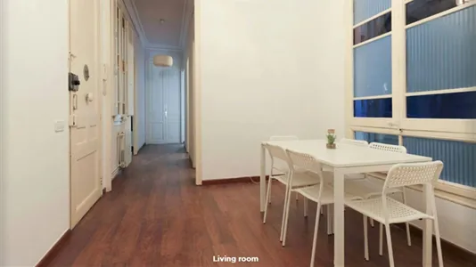 Rooms in Barcelona Eixample - photo 9