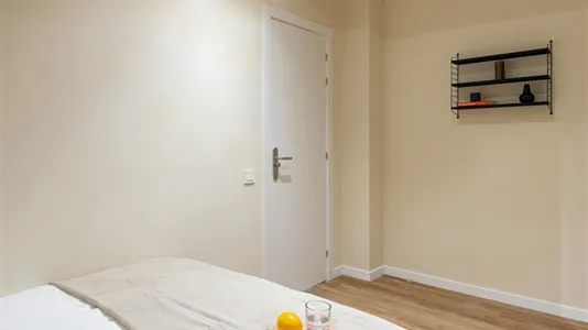 Rooms in Barcelona Eixample - photo 4