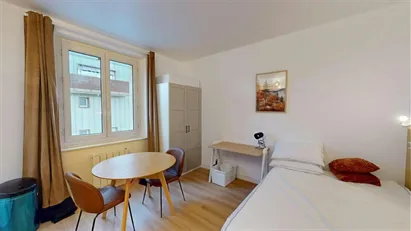 Room for rent in Saint-Julien-en-Genevois, Auvergne-Rhône-Alpes