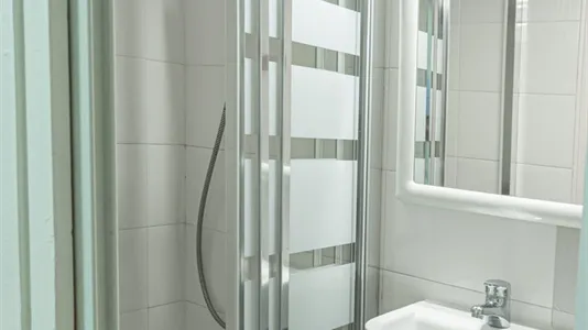 Rooms in Barcelona Eixample - photo 9