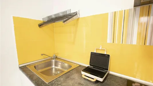 Rooms in Barcelona Ciutat Vella - photo 9