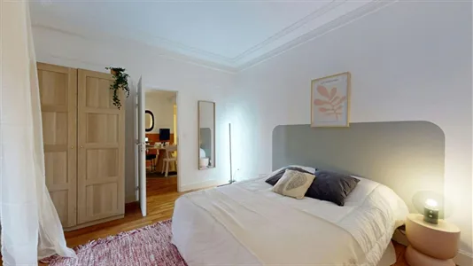 Rooms in Paris 8ème arrondissement - photo 2