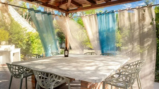 Houses in Siracusa - photo 1