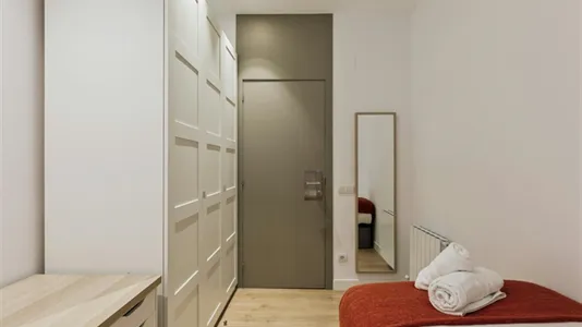 Rooms in Barcelona Eixample - photo 4