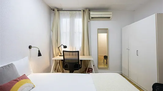 Rooms in Madrid Chamberí - photo 2