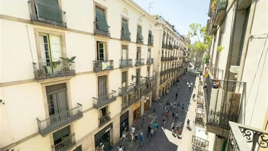 Rooms in Barcelona Ciutat Vella - photo 9