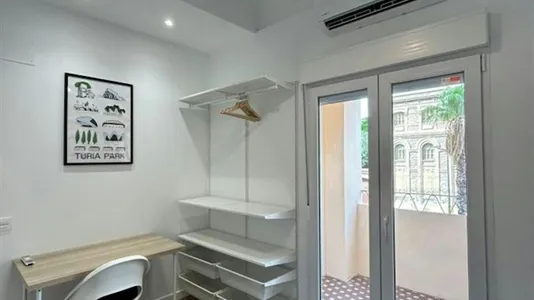 Rooms in Valencia Extramurs - photo 1