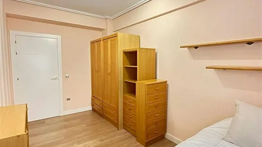 Rooms in Vitoria-Gasteiz - photo 2