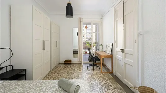 Rooms in Barcelona Eixample - photo 4