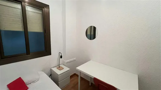 Rooms in Cornellà de Llobregat - photo 3