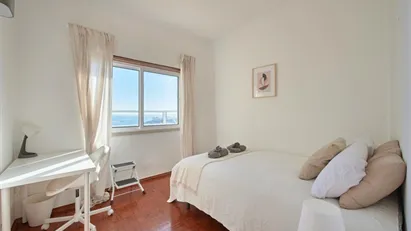 Room for rent in Almada, Setúbal (Distrito)