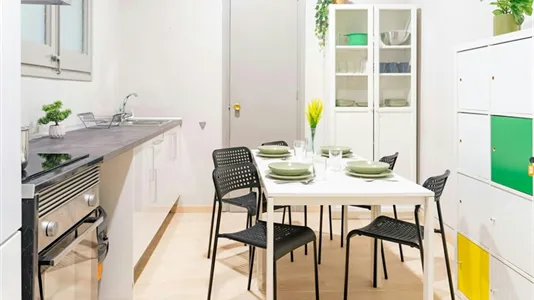 Rooms in Barcelona Ciutat Vella - photo 8