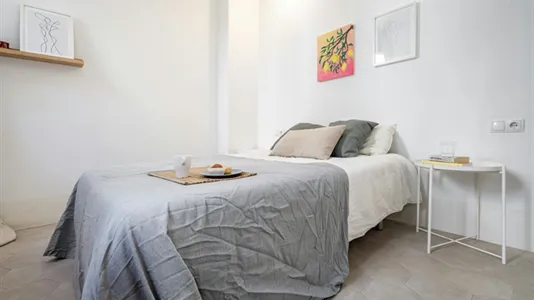 Rooms in Barcelona Ciutat Vella - photo 3