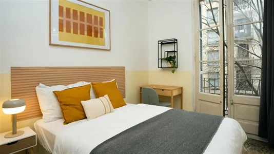 Rooms in Barcelona Eixample - photo 2