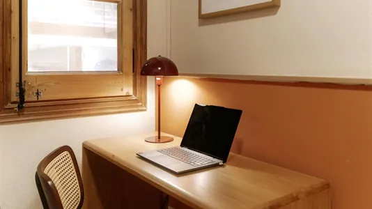 Rooms in Barcelona Ciutat Vella - photo 7