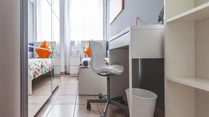 Room for rent in Milano Zona 6 - Barona, Lorenteggio, Milan