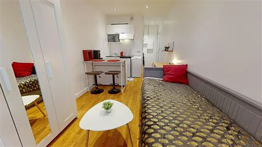 Apartments in Lyon - photo 4