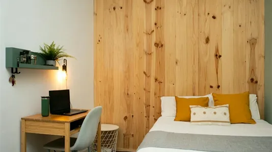 Rooms in Barcelona Eixample - photo 2