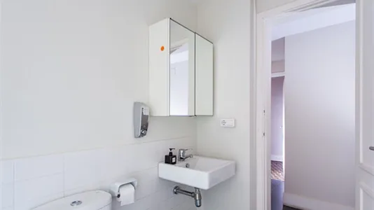 Rooms in Barcelona Ciutat Vella - photo 9