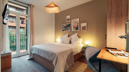 Rooms in Barcelona Eixample - photo 1
