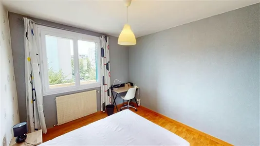Rooms in Grenoble - photo 2