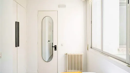 Rooms in Madrid Centro - photo 1