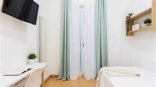 Rooms in Madrid Centro - photo 8