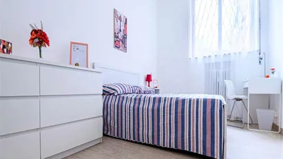 Room for rent in Milano Zona 8 - Fiera, Gallaratese, Quarto Oggiaro, Milan