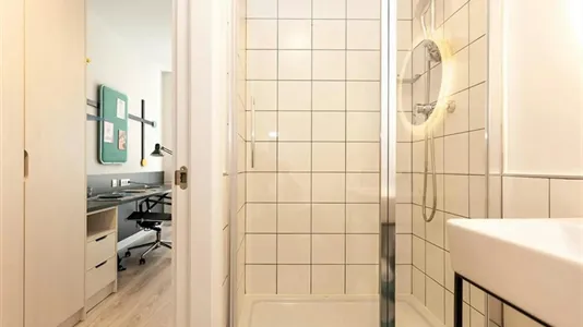 Rooms in Barcelona Sants-Montjuïc - photo 4