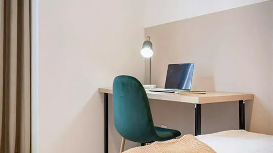 Rooms in Madrid Centro - photo 10