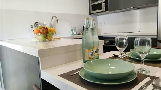 Rooms in Barcelona Ciutat Vella - photo 8