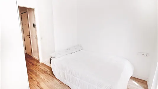 Rooms in Barcelona Sants-Montjuïc - photo 4