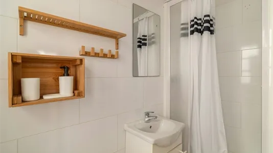 Rooms in Barcelona Ciutat Vella - photo 4