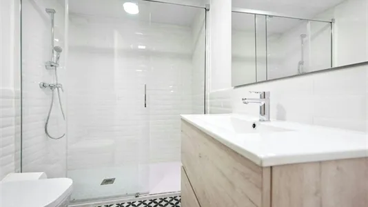Rooms in Barcelona Ciutat Vella - photo 10
