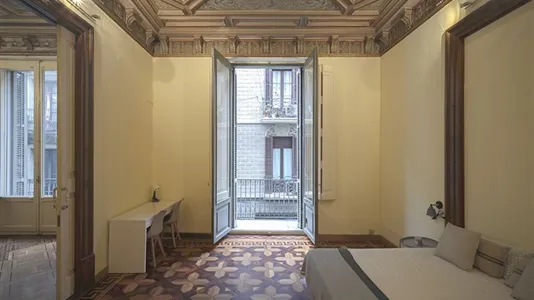 Rooms in Barcelona Ciutat Vella - photo 2