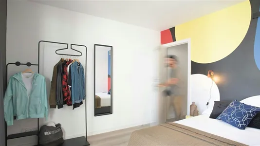 Rooms in Barcelona Ciutat Vella - photo 5